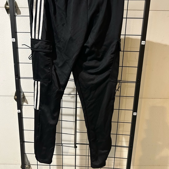 Adidas Pants with Zipper Pockets - Secure Storage Meets Comfort - Picture 2 of 8